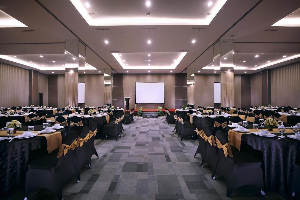 Aston Jember Hotel & Conference Center Extérieur photo